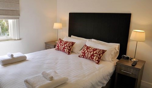 Habitación básica doble, 1 cama de matrimonio, baño compartido