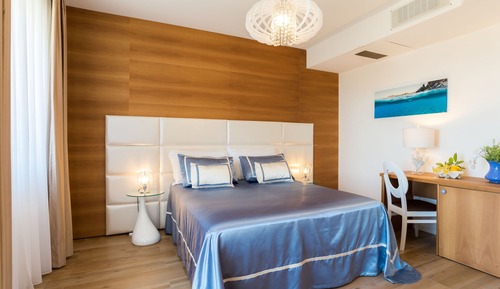 Habitación estándar con 1 cama doble o 2 individuales, vistas al mar