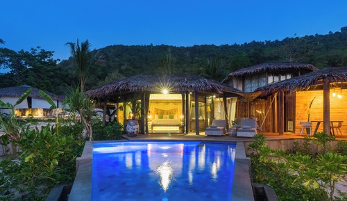 Villa, piscina privada, frente a la playa