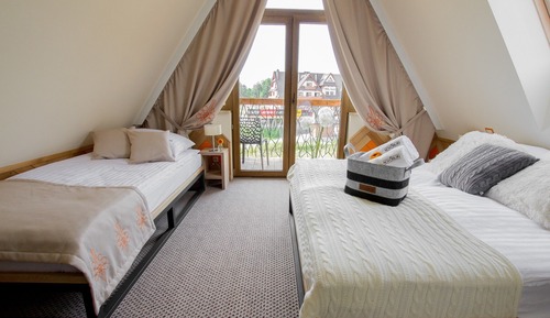 Habitación familiar, balcón