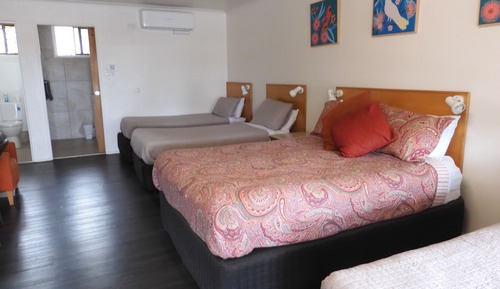 Estudio familiar, varias camas