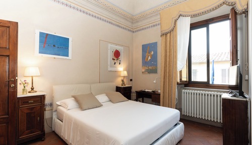 Habitación económica doble, 1 cama de matrimonio grande, junto a la montaña (Arno)