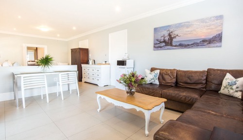 Suite ejecutiva, 1 cama de matrimonio grande, baño privado, vistas al jardín
