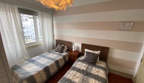 Habitación con 2 camas individuales, baño privado