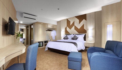 Suite (Aston)