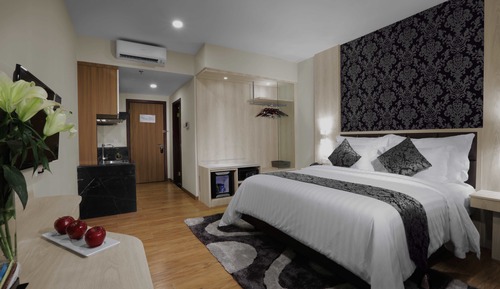 Deluxe Premier (Apartment Building)