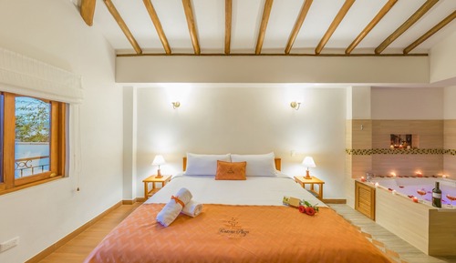Suite, 1 cama de matrimonio grande, bañera de hidromasaje