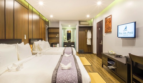 Suite familiar, 2 camas de matrimonio, balcón, junto a la piscina