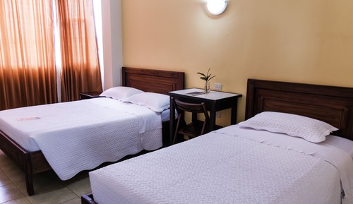 Habitación triple, varias camas
