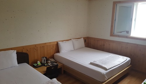 Habitación con 2 camas individuales