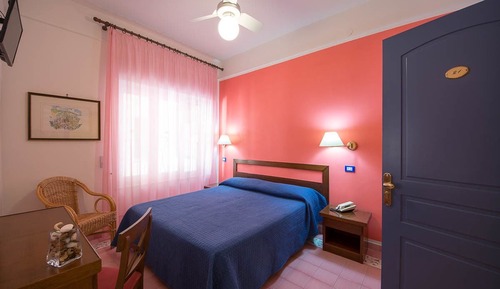 Habitación estándar con 1 cama doble o 2 individuales