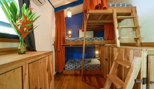 Dormitorio compartido de diseño