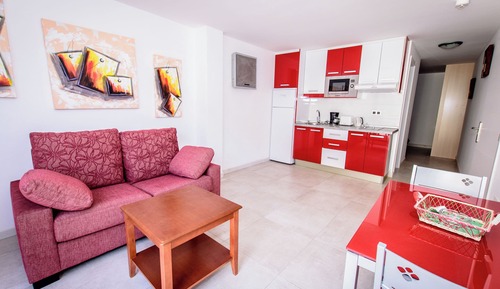 Apartamento, terraza, vistas a la piscina