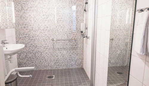 Habitación estándar con 2 camas individuales, accesible para personas con discapacidad