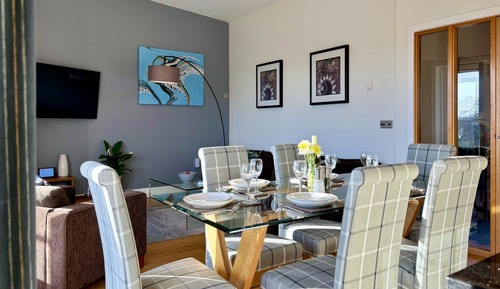 Ático de lujo, 2 habitaciones, balcón
