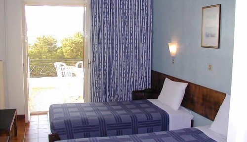 Habitación con 1 cama doble o 2 individuales, vistas al jardín