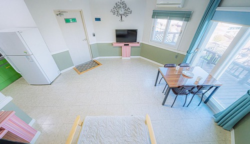 Habitación doble (Room 203)