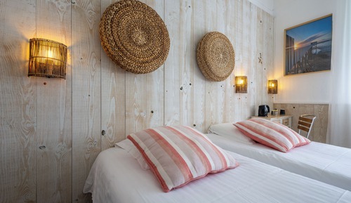 Habitación con 2 camas individuales, vistas al mar