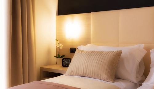 Habitación Confort con 1 cama doble o 2 individuales, baño privado, vistas a la ciudad