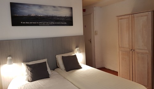 Habitación Confort con 1 cama doble o 2 individuales
