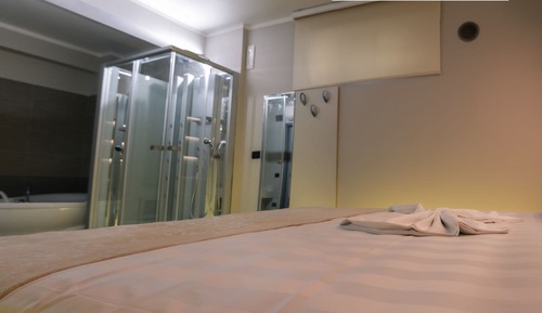 Deluxe Double Room with bath-  Basement 
