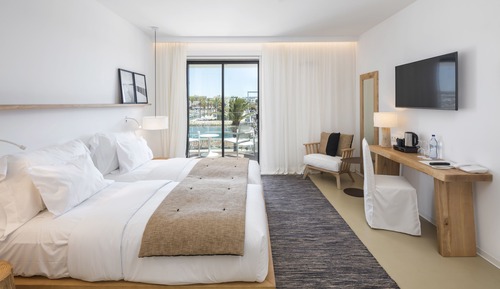 Habitación superior con 1 cama doble o 2 individuales, vistas al puerto deportivo