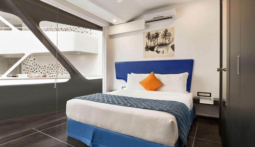 Habitación, 1 cama de matrimonio, accesible para personas con discapacidad (Mobility,Roll-In Shower)