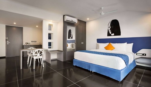 Habitación Business, 1 cama de matrimonio grande, no fumadores (Mobility,Roll-In Shower)