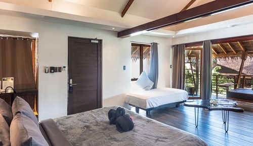 Villa familiar, varias camas, acceso a la piscina, vistas al jardín