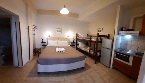 Estudio, vistas al jardín