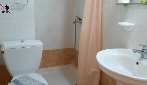 Estudio (3 Adults)