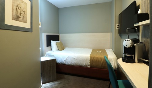 Habitación individual, sin ventanas
