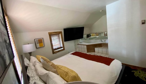 Suite de luna de miel, 1 cama de matrimonio grande con sofá cama, vistas a la montaña