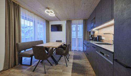 Ático panorámico, 2 habitaciones, cocina, vistas a la montaña