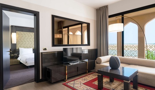 Suite, vistas a la piscina (or River View)