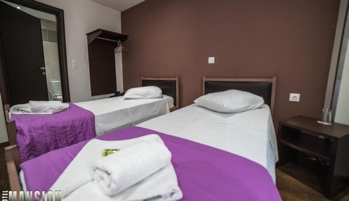 Habitación básica con 2 camas individuales