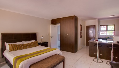 Estudio básico, 1 cama de matrimonio grande, vistas a la ciudad
