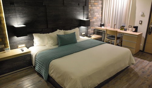 Junior Suite, 1 Cama King Size, Accesible Silla de Ruedas, No Vista, No Fumar