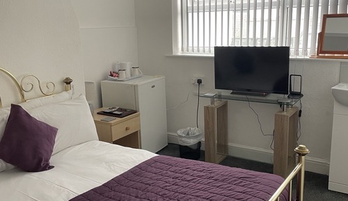 Habitación doble, baño privado (Room 27)