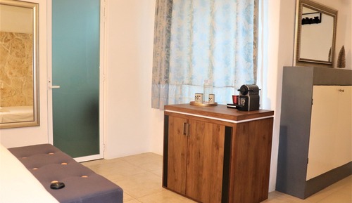 Habitación triple Deluxe, 1 cama de matrimonio grande con sofá cama, junto a la piscina