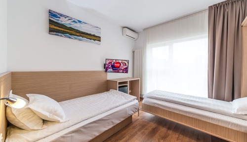 Habitación, accesible para personas con discapacidad (for people with reduced mobility)