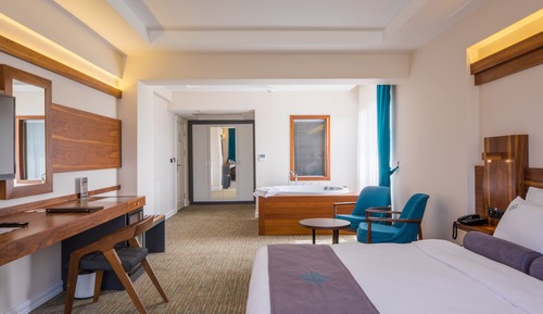 Suite Royal, acceso a la piscina