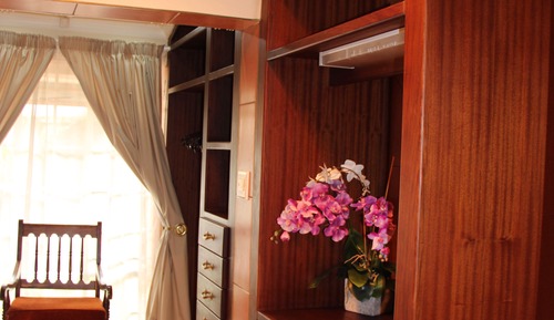 King Suite (Private Patio)