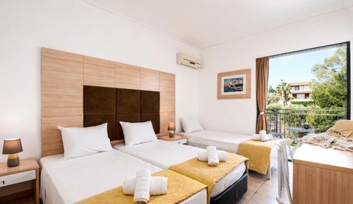 Habitación triple, vistas a la montaña