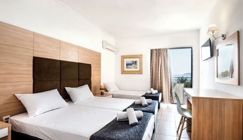 Habitación triple, vistas al mar