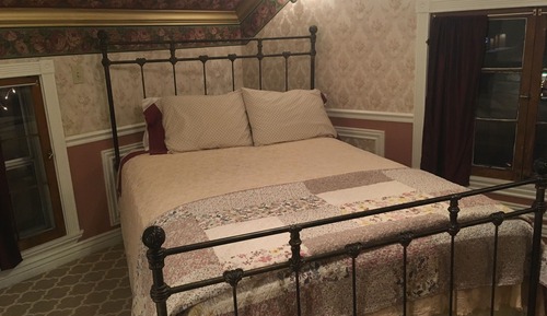 Habitación económica, 1 cama de matrimonio, baño compartido, vistas a la montaña