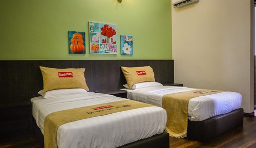 Habitación básica con 2 camas individuales