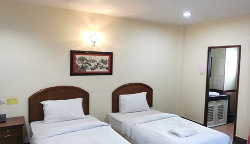 Habitación con 2 camas individuales, 2 camas individuales, balcón