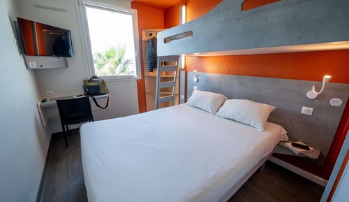 Habitación triple, varias camas