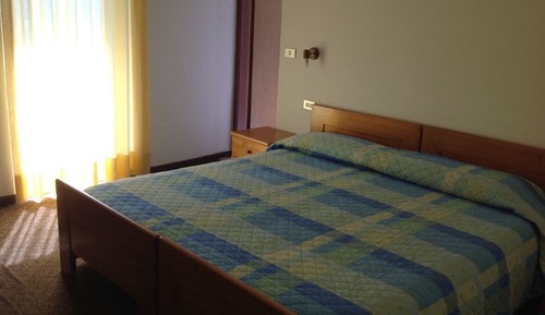 Habitación con 1 cama doble o 2 individuales, vistas a la montaña